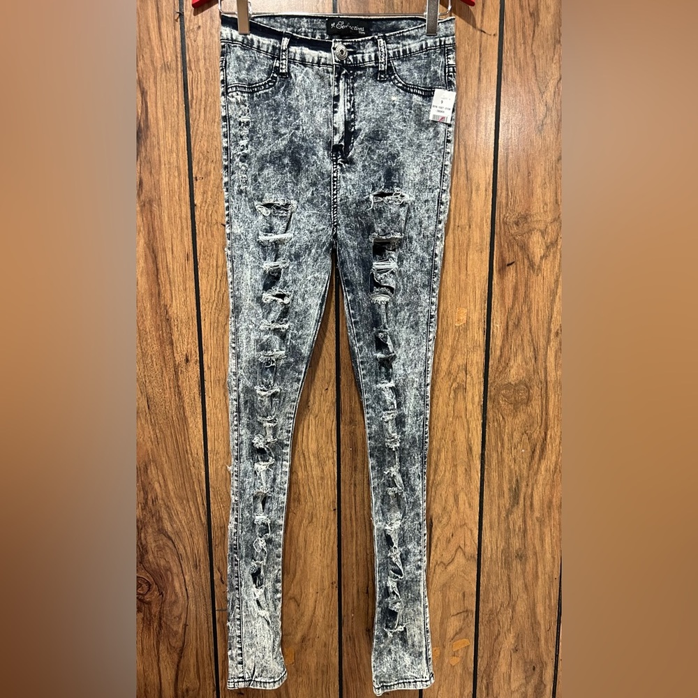 Women’s high waisted skinny ripped denim Size 9